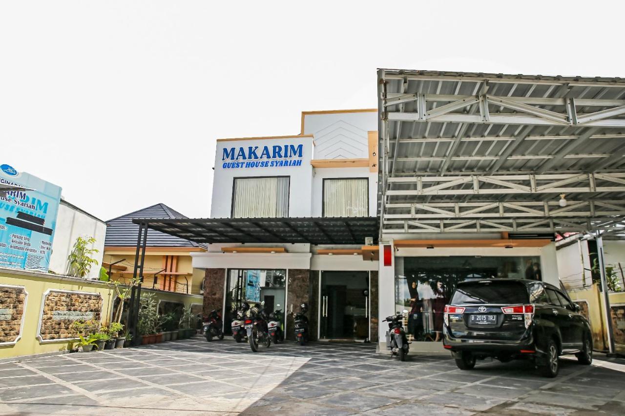 Oyo 90221 Makarim Guest House Syariah Pangkalanbuun Buitenkant foto