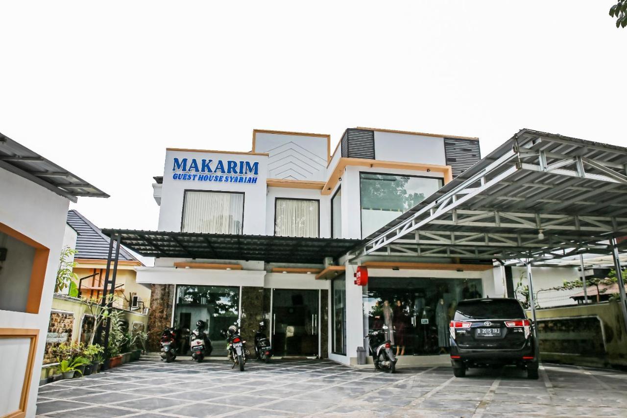Oyo 90221 Makarim Guest House Syariah Pangkalanbuun Buitenkant foto
