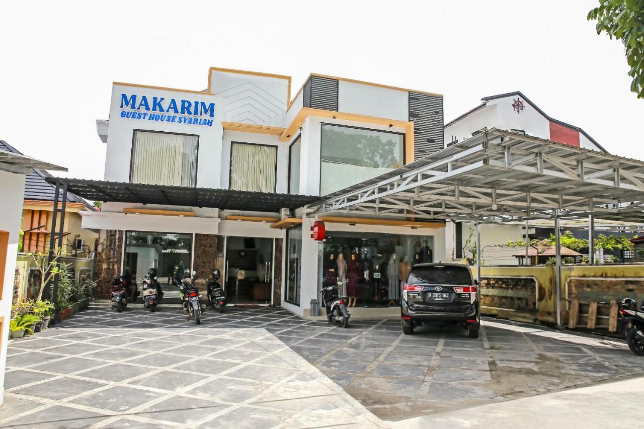 Oyo 90221 Makarim Guest House Syariah Pangkalanbuun Buitenkant foto