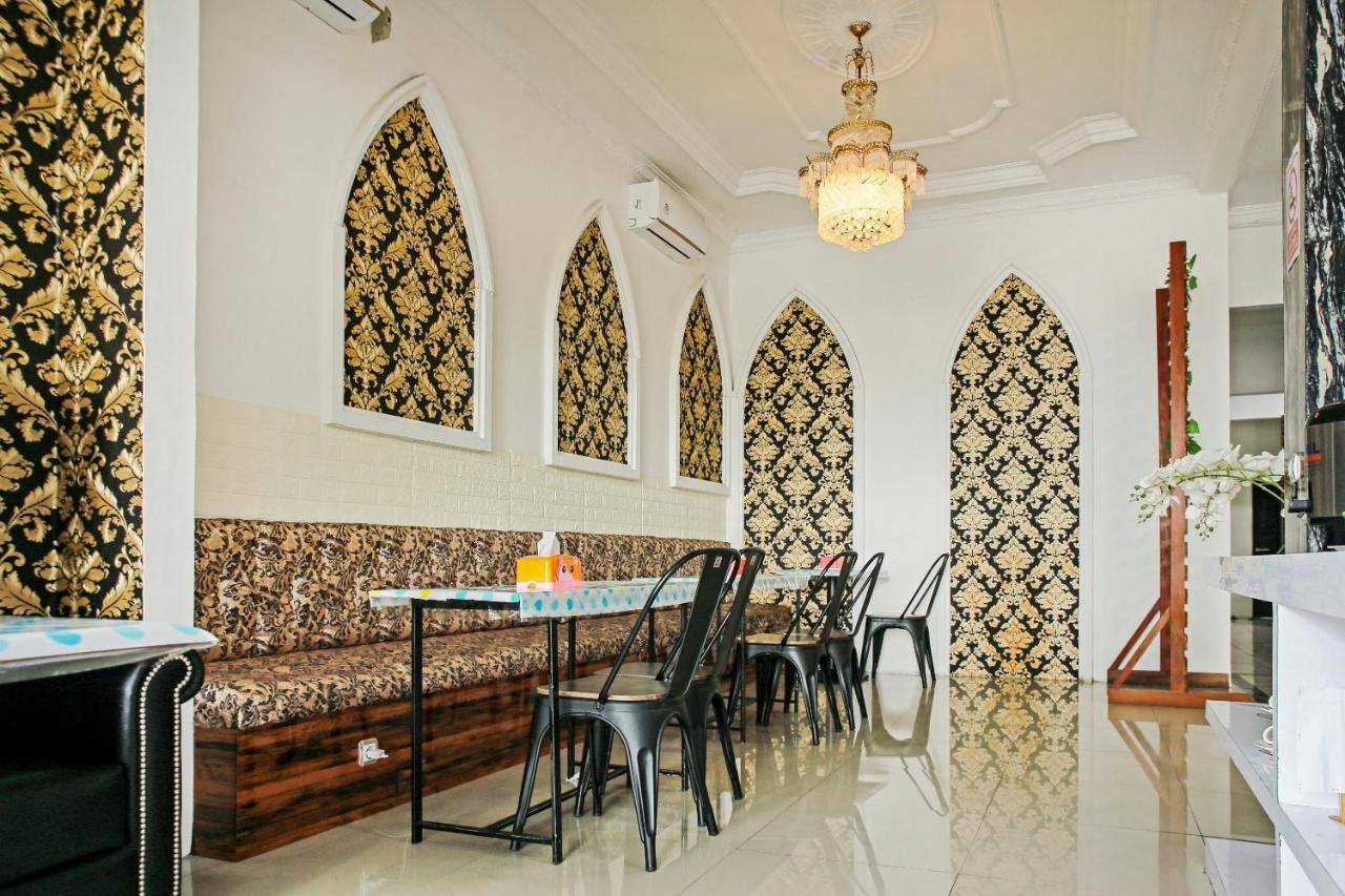 Oyo 90221 Makarim Guest House Syariah Pangkalanbuun Buitenkant foto