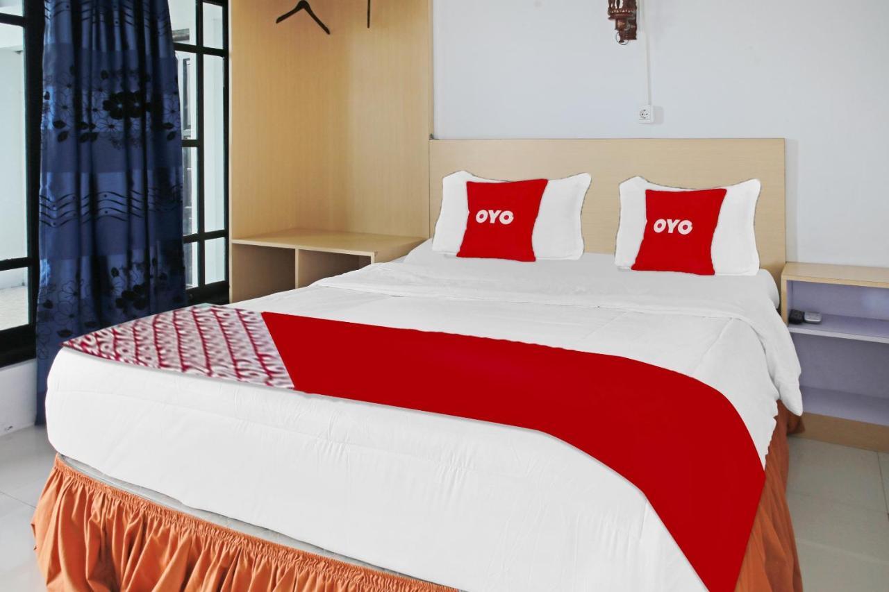 Oyo 90221 Makarim Guest House Syariah Pangkalanbuun Buitenkant foto