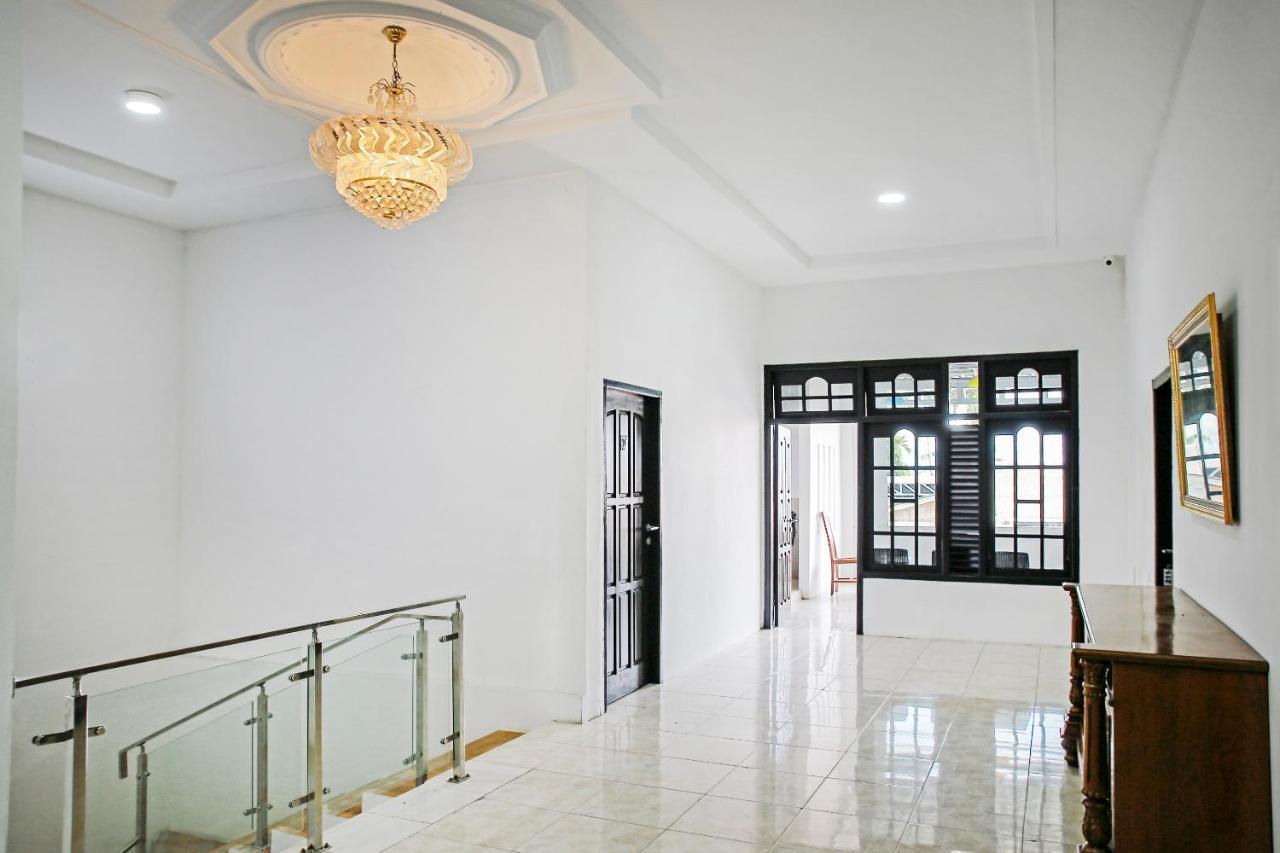 Oyo 90221 Makarim Guest House Syariah Pangkalanbuun Buitenkant foto