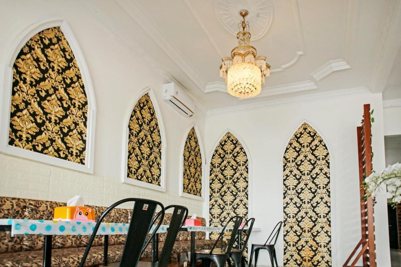 Oyo 90221 Makarim Guest House Syariah Pangkalanbuun Buitenkant foto