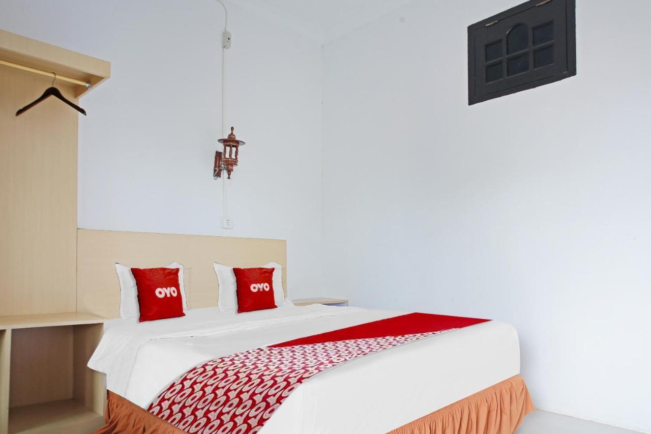 Oyo 90221 Makarim Guest House Syariah Pangkalanbuun Buitenkant foto