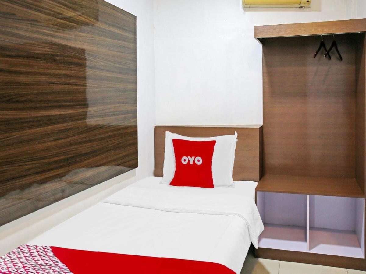 Oyo 90221 Makarim Guest House Syariah Pangkalanbuun Buitenkant foto