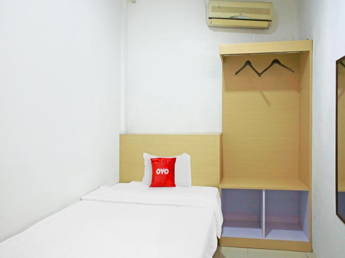 Oyo 90221 Makarim Guest House Syariah Pangkalanbuun Buitenkant foto