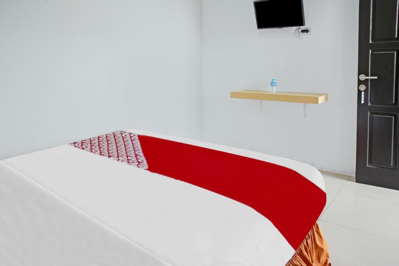 Oyo 90221 Makarim Guest House Syariah Pangkalanbuun Buitenkant foto