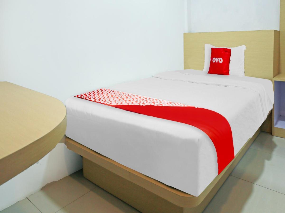 Oyo 90221 Makarim Guest House Syariah Pangkalanbuun Buitenkant foto