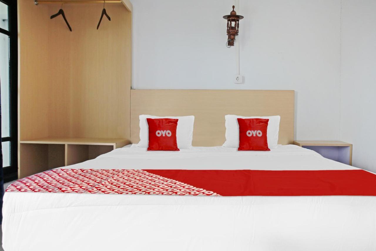 Oyo 90221 Makarim Guest House Syariah Pangkalanbuun Buitenkant foto