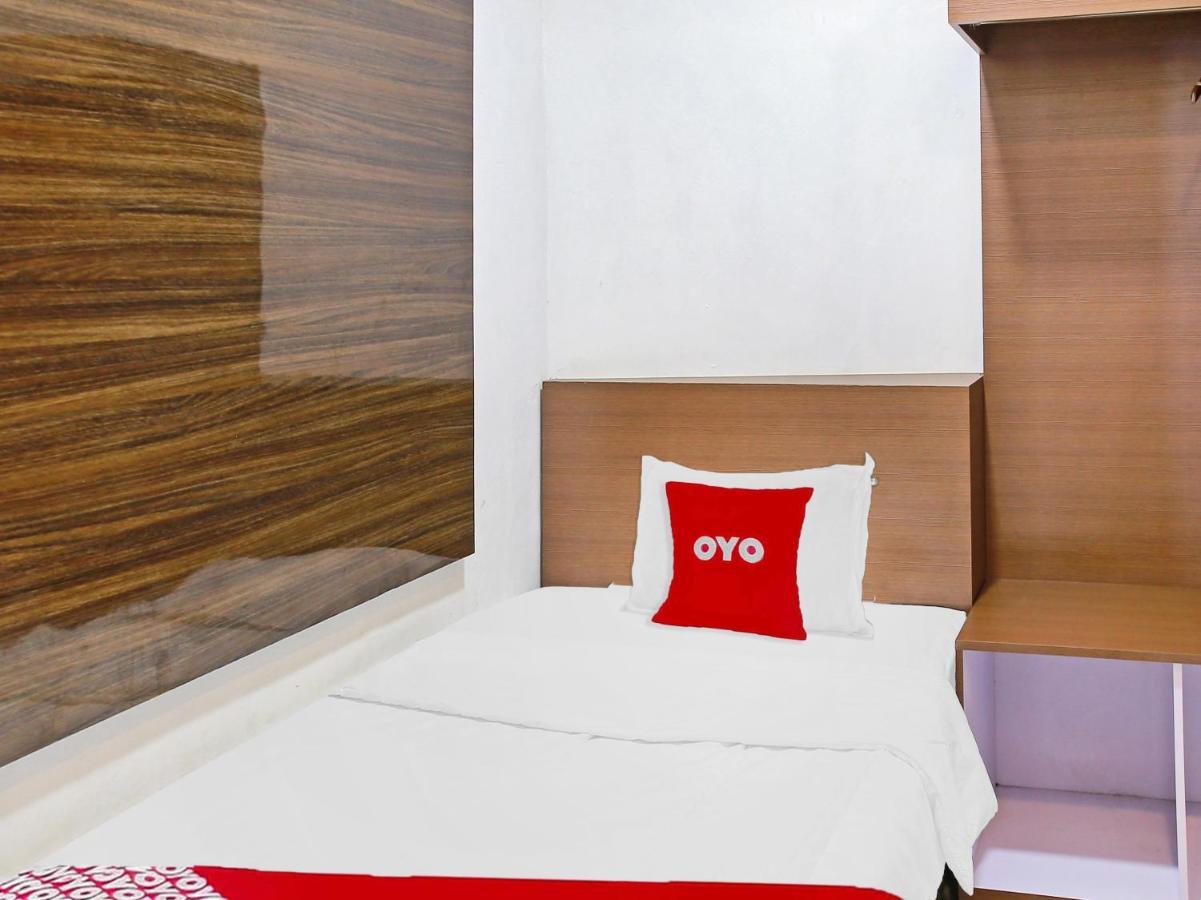 Oyo 90221 Makarim Guest House Syariah Pangkalanbuun Buitenkant foto