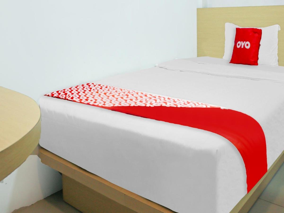 Oyo 90221 Makarim Guest House Syariah Pangkalanbuun Buitenkant foto